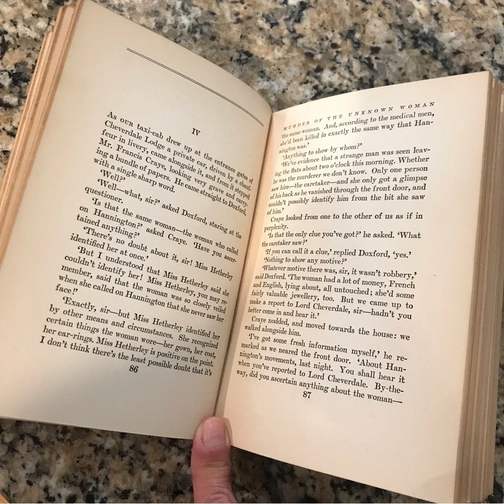 📕VINTAGE Hardcover Book